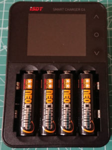 充電器】ISDT C4 Smart Charger レビュー・機能紹介 | ミニ四ファン